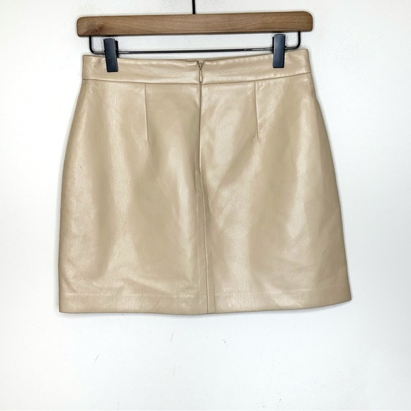 Wilfred Aritzia Patio Mini Skirt Faux Leather in Cream Size 4 - Picture 4 of 15